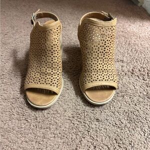 Universal Thread Tan Cutout Peep-Toe Heels